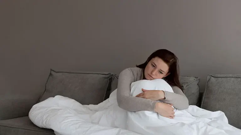 تهوع بارداری از چه هفته‌ای شروع می‌شود و تا کی ادامه دارد؟