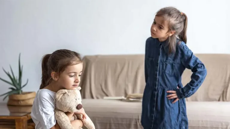 وقتی کودک حسودی میکند چه کنیم؟