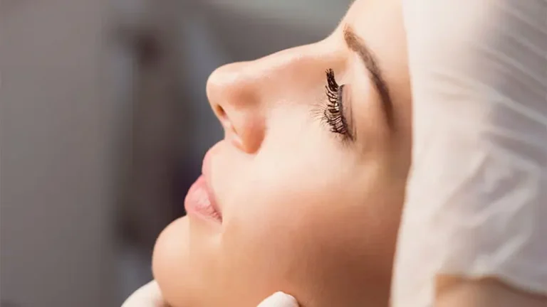 بهترین جراح بینی چه ویژگیهایی دارد؟ راهنمای انتخاب جراح برای عمل بینی طبیعی