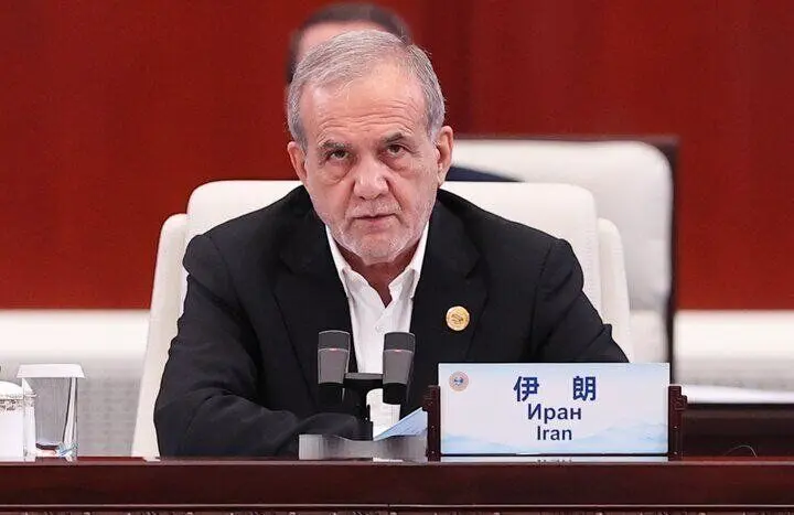 پزشکیان: آمریکا خیال نکند با محاصره دریایی میتواند ایران را تسلیم کند