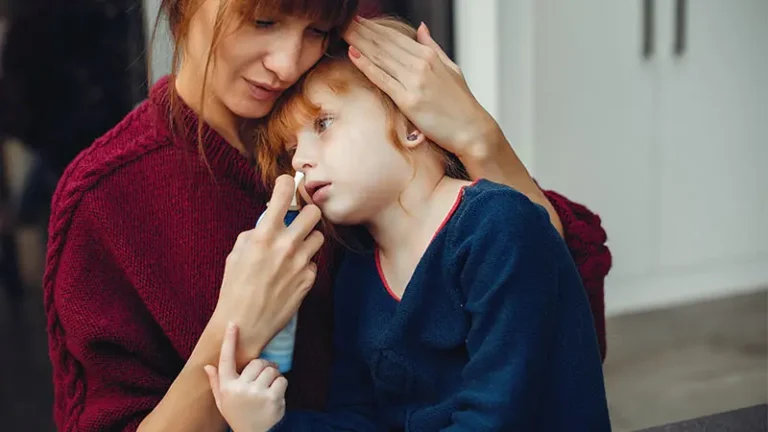 آیا گریه کردن جلوی کودک اشکال دارد؟